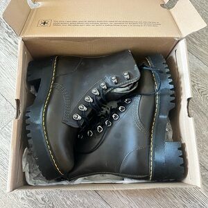 Women’s Dr Martens Leona boots